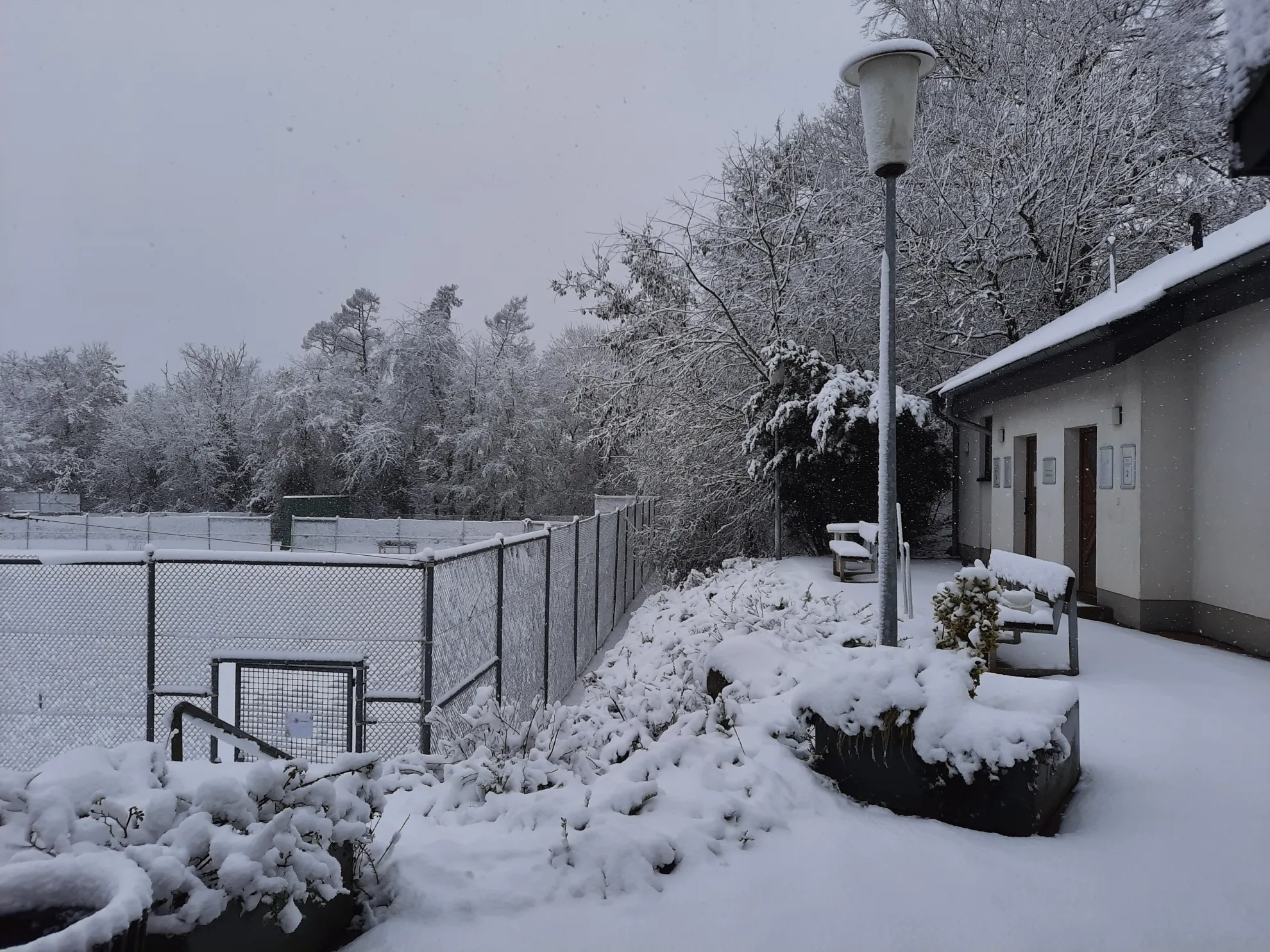 Was bisher geschah... 2 Winter Sanitaergebaeude