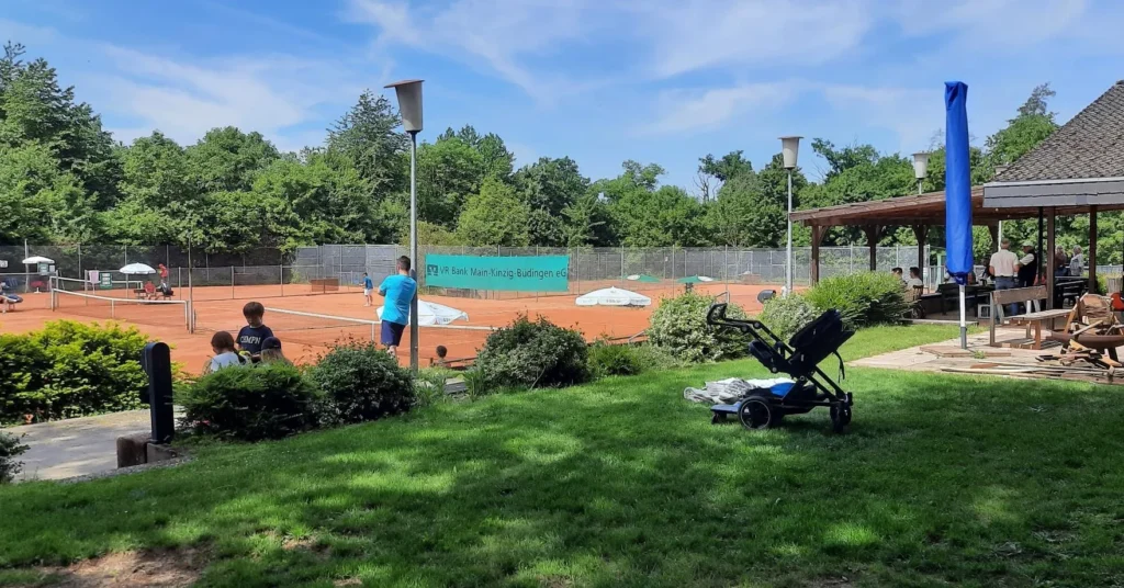Pressebericht (Medenspiele) 1 Tennisanlage